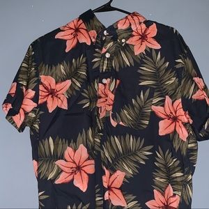 Men’s Hawaiian shirt in good condition.